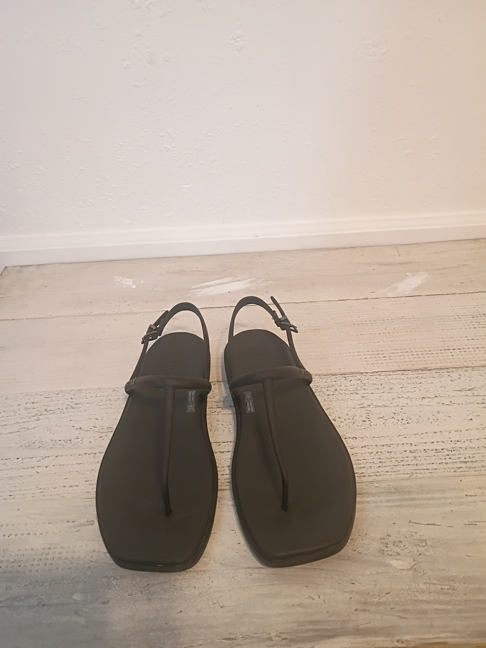 Crocs Miami Sandals Womens 9 Black Square Toe Thong Flip Flop Casual Comfort